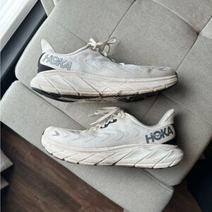 Hoka Arahi 6 Running Shoes Men’s Size 9.5 2E Wide White – Good Condition